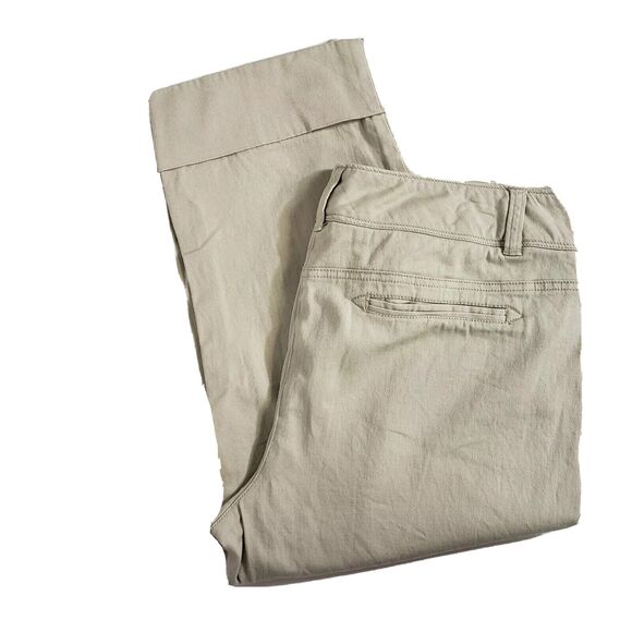 Larry Levine Womens Pants Size 12 Khaki Cropped Capri Cuffed Mid Rise Stretch - Picture 1 of 9